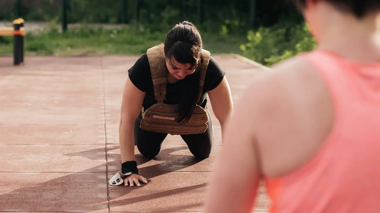 Resistance Vests May Improve Physical Conditioning, Yet Slimming Effects Remain Less Certain